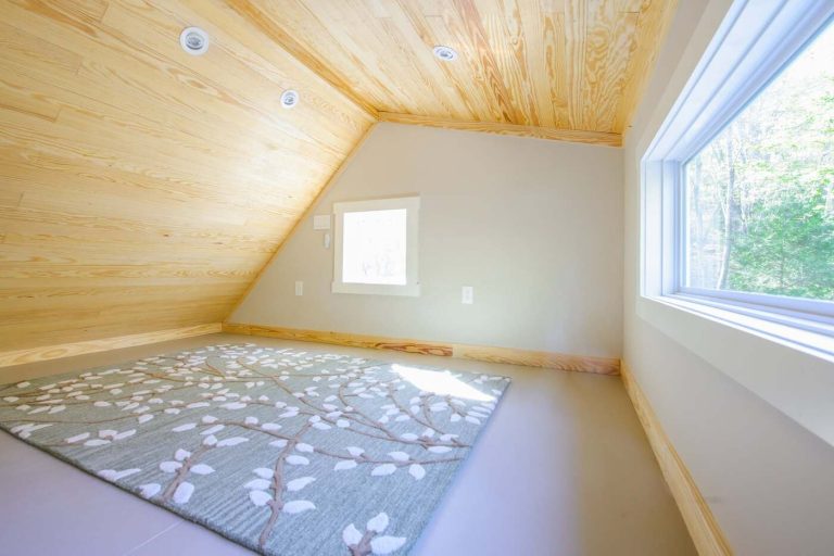 Office Shed Interior Photo